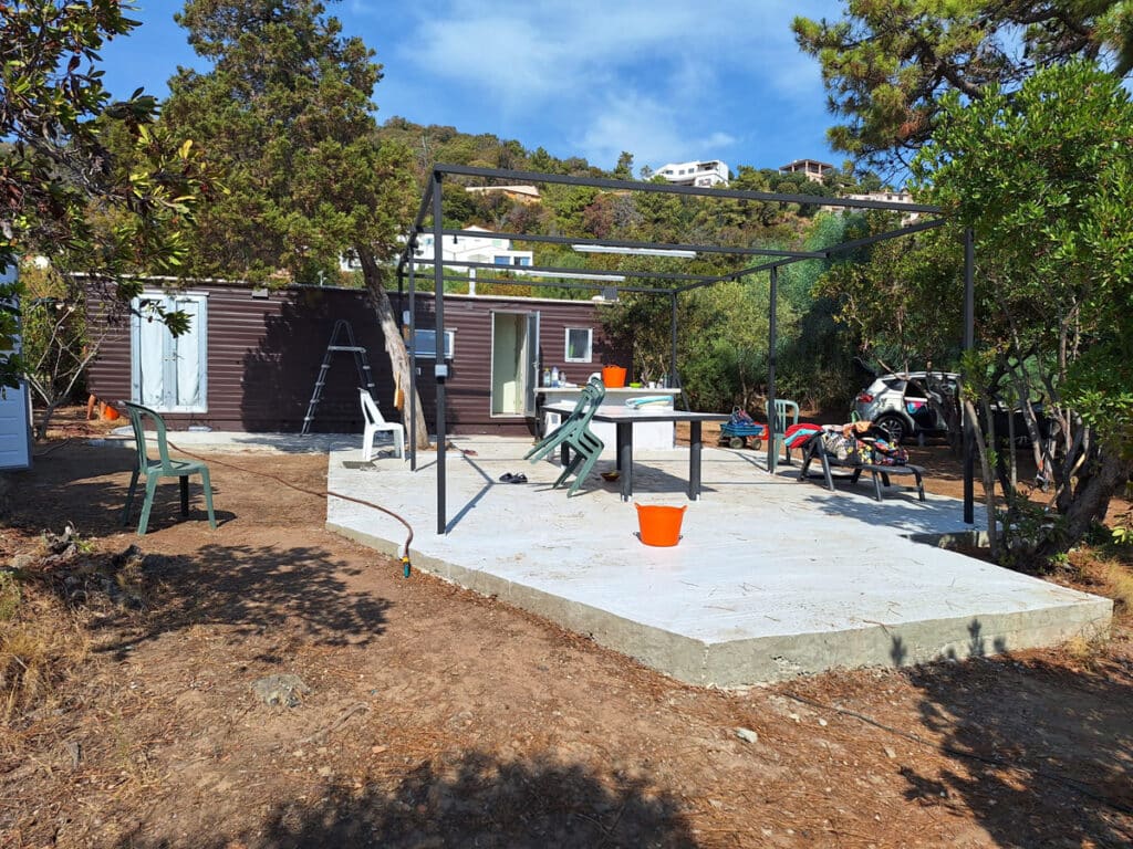 Conception et pose de pergolas sur-mesure à Marseille